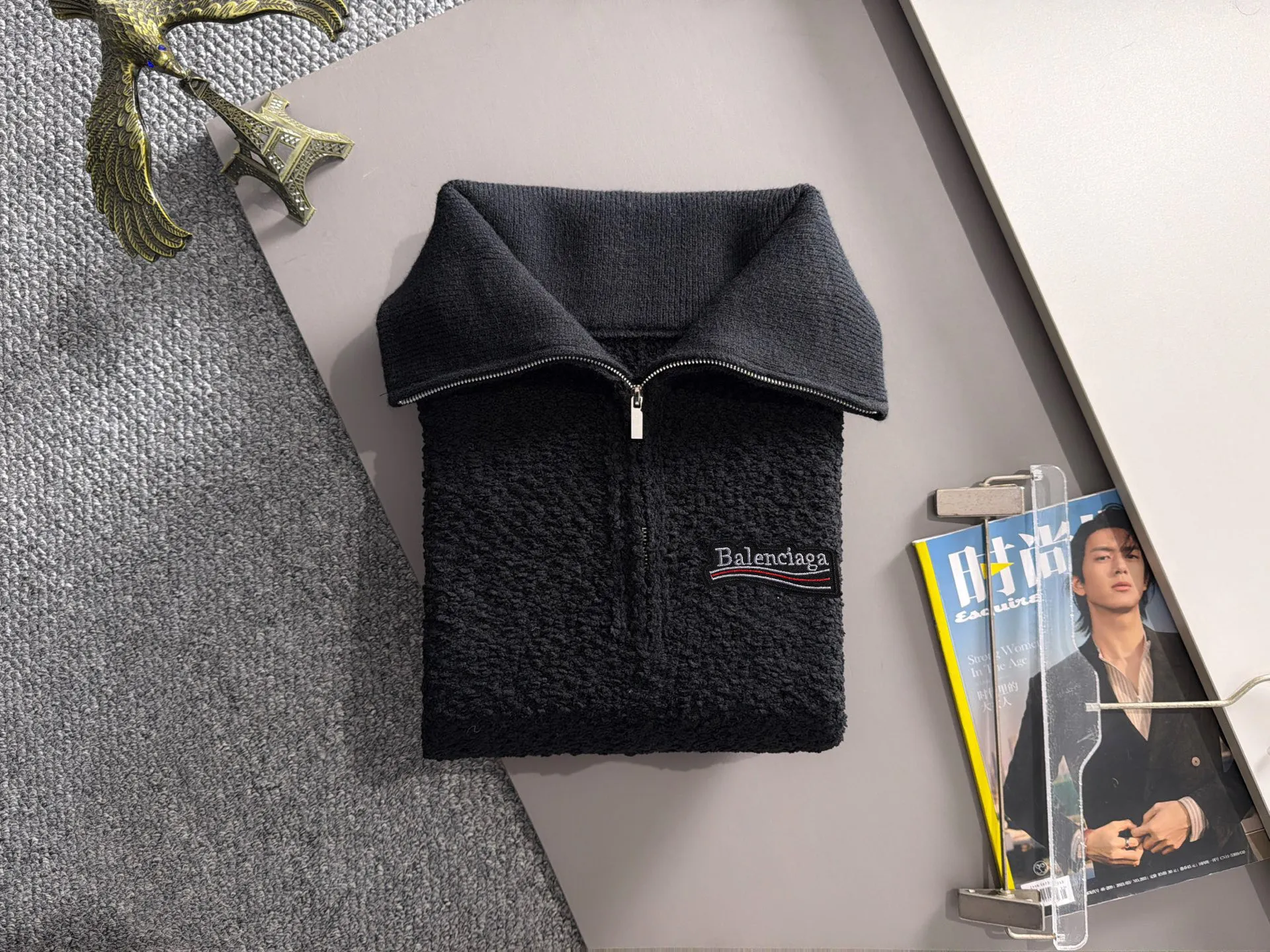 Balenciaga 2026 Long Sleeve Sweatshirts for Men and Women Same Style Many Stars Same Style, Top Original Version Feel Free to Compare 🆚The fabric is custom-dyed and lightly sprayed and distressed. The fabric, material, and details are consistent with the original version. Special cotton and linen fabrics are used. The fabric cost is extremely expensive. It is twice as expensive as pure cotton materials. We will do better at all costs. Three standards are complete. The comparison between non-market products and our fabrics is very different. Only the top version is made! Size: M-3XL